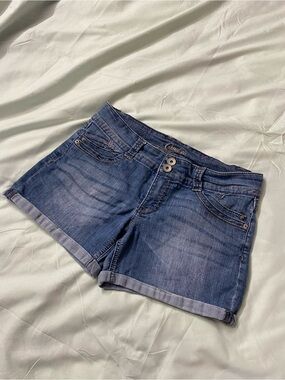 Candie’s Y2K Embroidered Back Pocket Mid-Rise Denim Shorts - Size 11